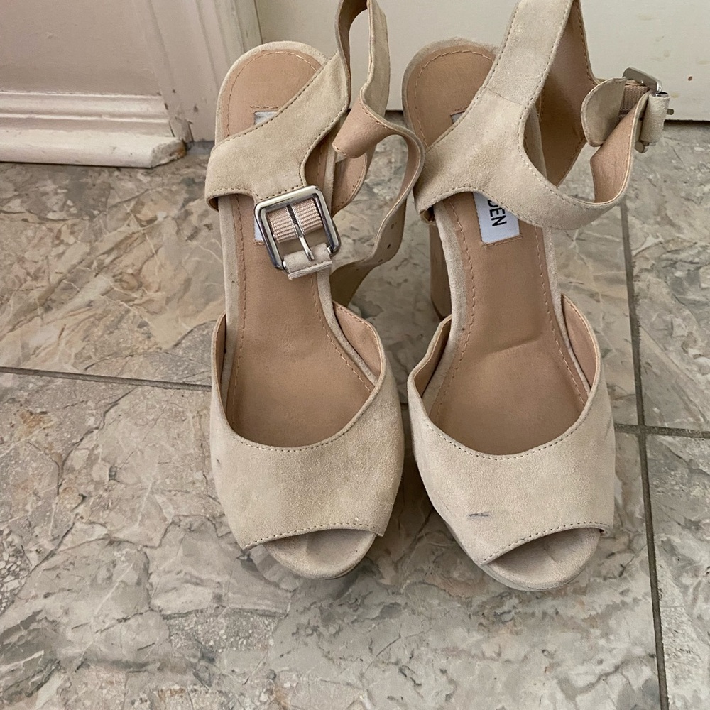 STEVE MADDEN SUEDE HIGH HEEL